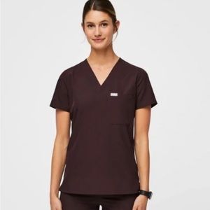 Size Large Catarina Fionlite scrub top with kade style pants